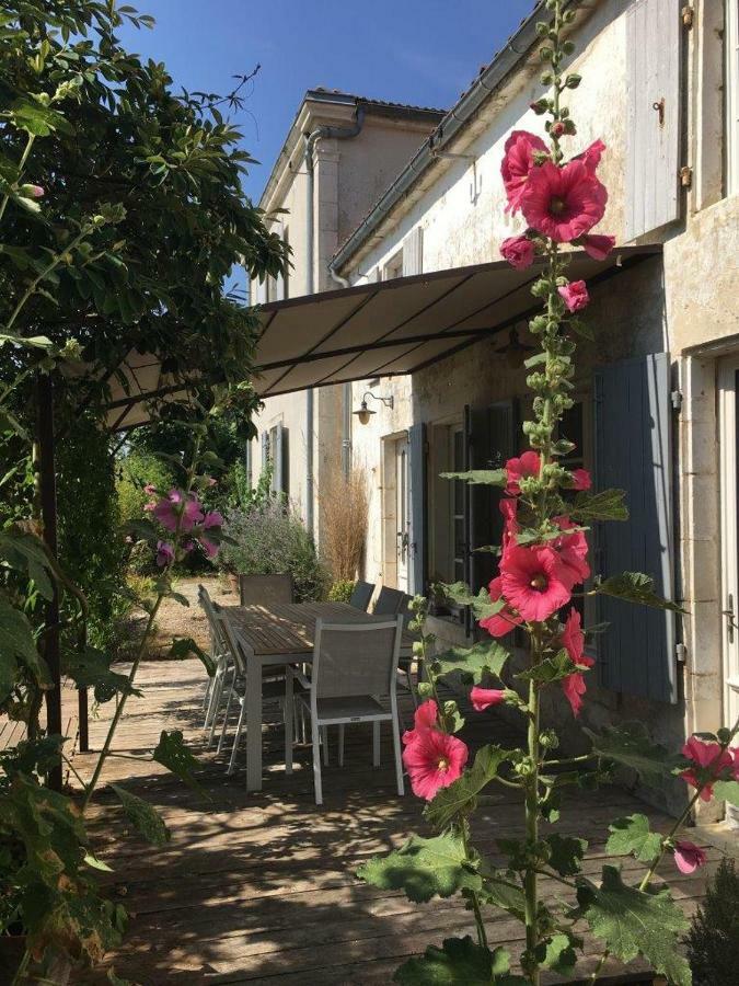 Hotel Tilleuls Et Bambous Saint-Sauveur-d'Aunis Esterno foto