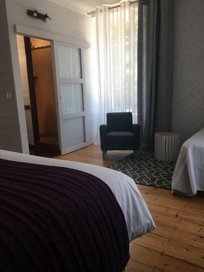 Hotel Tilleuls Et Bambous Saint-Sauveur-d'Aunis Esterno foto