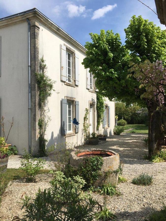 Hotel Tilleuls Et Bambous Saint-Sauveur-d'Aunis Esterno foto